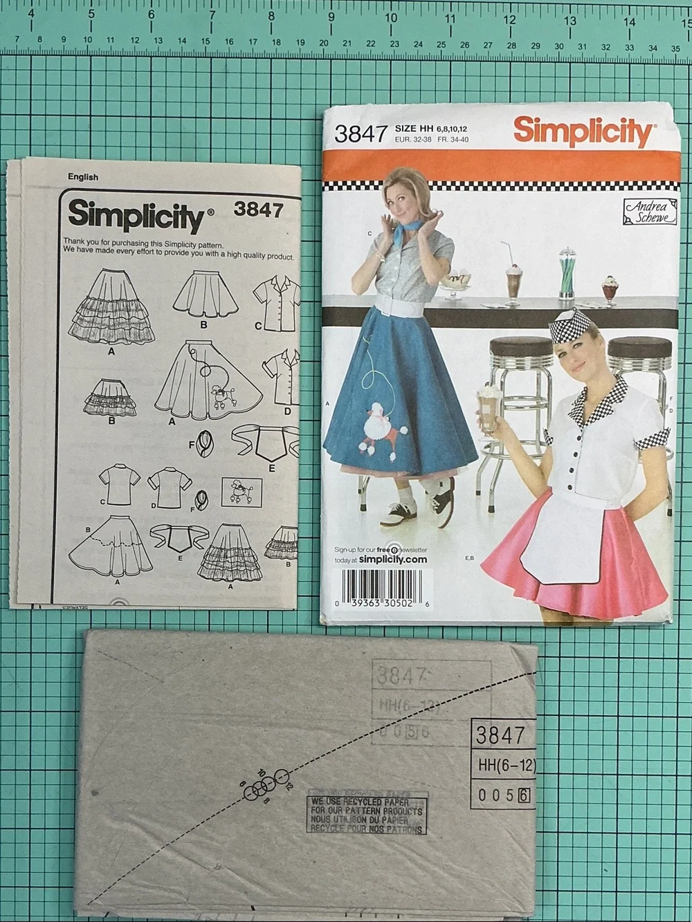 Simplicity 3847 Poodle Skirt and 50’s Diner Costume Pattern Sizes 6 8 10 12